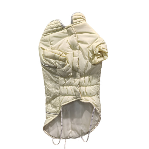 Ferribiella Piumino white pearl je elegantna i funkcionalna jakna za pse veličine 40 cm